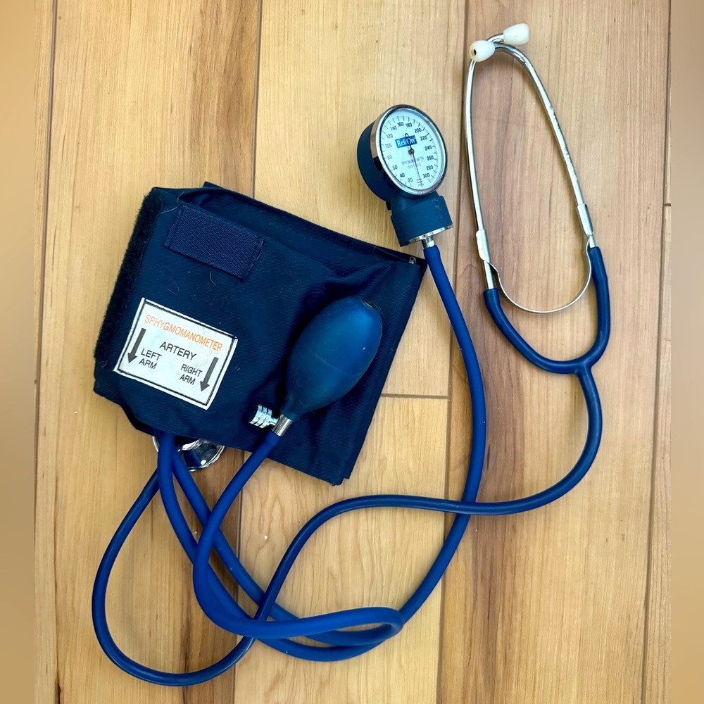 EMS Blood Pressure Cuff with Dual Head and Stethoscope Kit